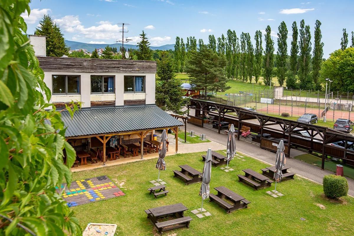 Holiday Park Vrchlabi - Lisci Farma Luaran gambar