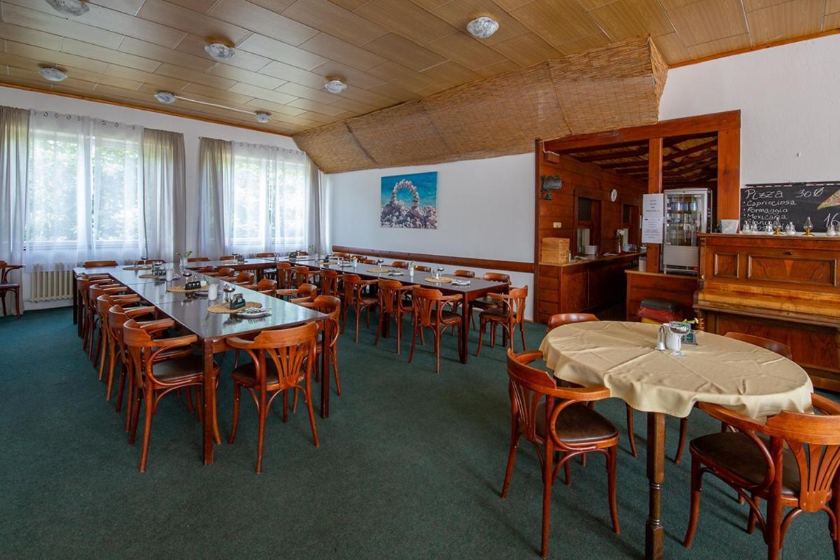 Holiday Park Vrchlabi - Lisci Farma Luaran gambar