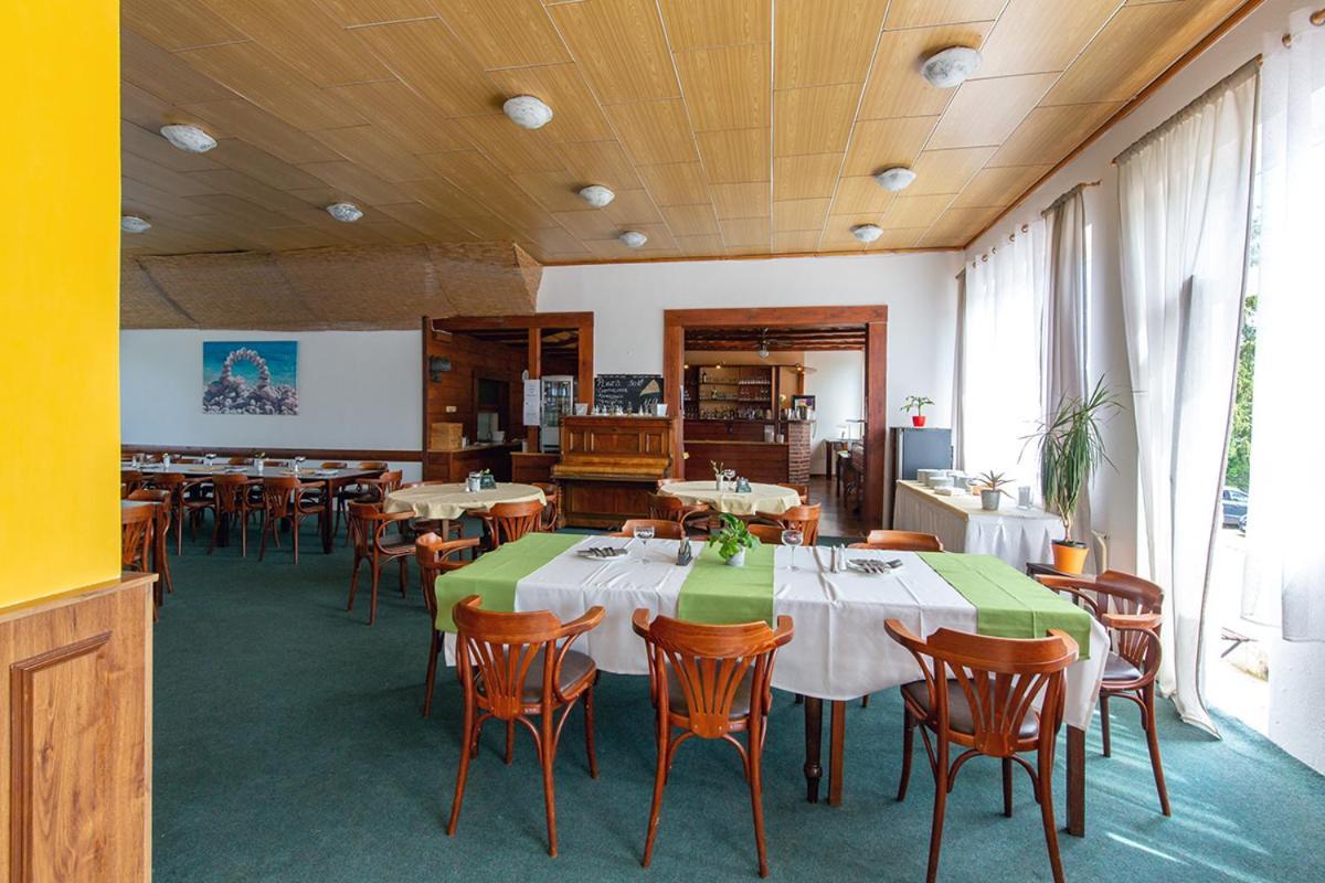 Holiday Park Vrchlabi - Lisci Farma Luaran gambar