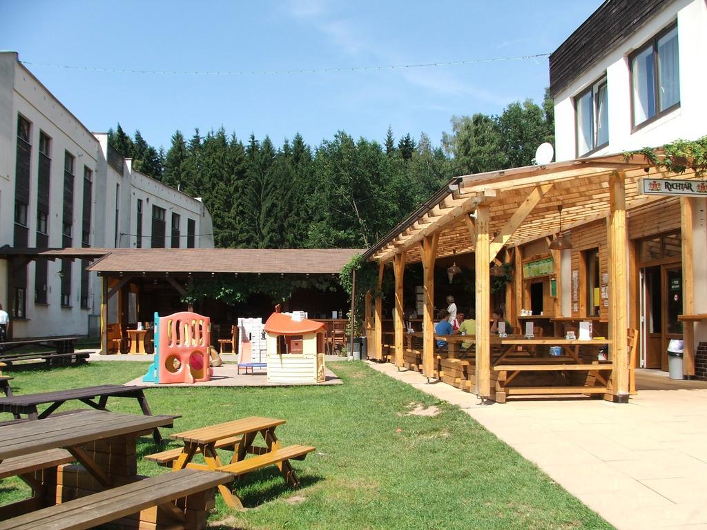 Holiday Park Vrchlabi - Lisci Farma Luaran gambar