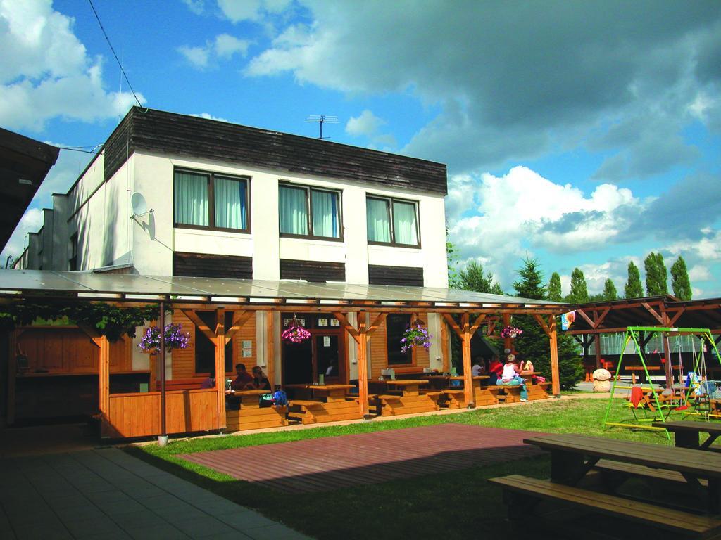 Holiday Park Vrchlabi - Lisci Farma Luaran gambar